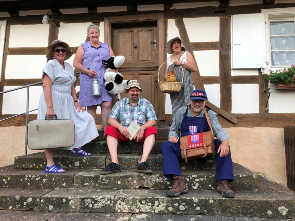 Théâtre devant maison